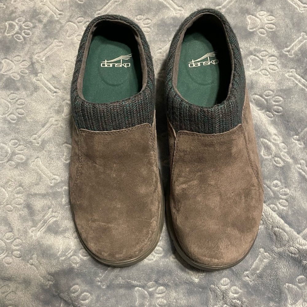 Dansko Emily Suede in Charcoal Size 40/9-9.5